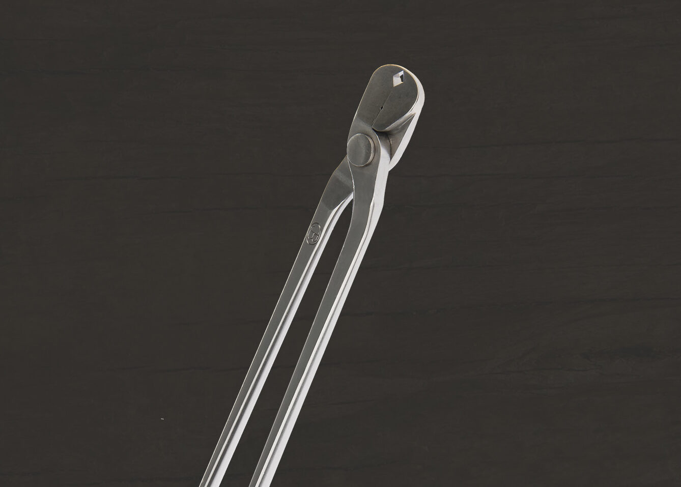 Jim Blurton Crease Nail Puller, visit the official Jim Blurton shop to buy online, horseshoes, farrier tools & accessories distributed worldwide.