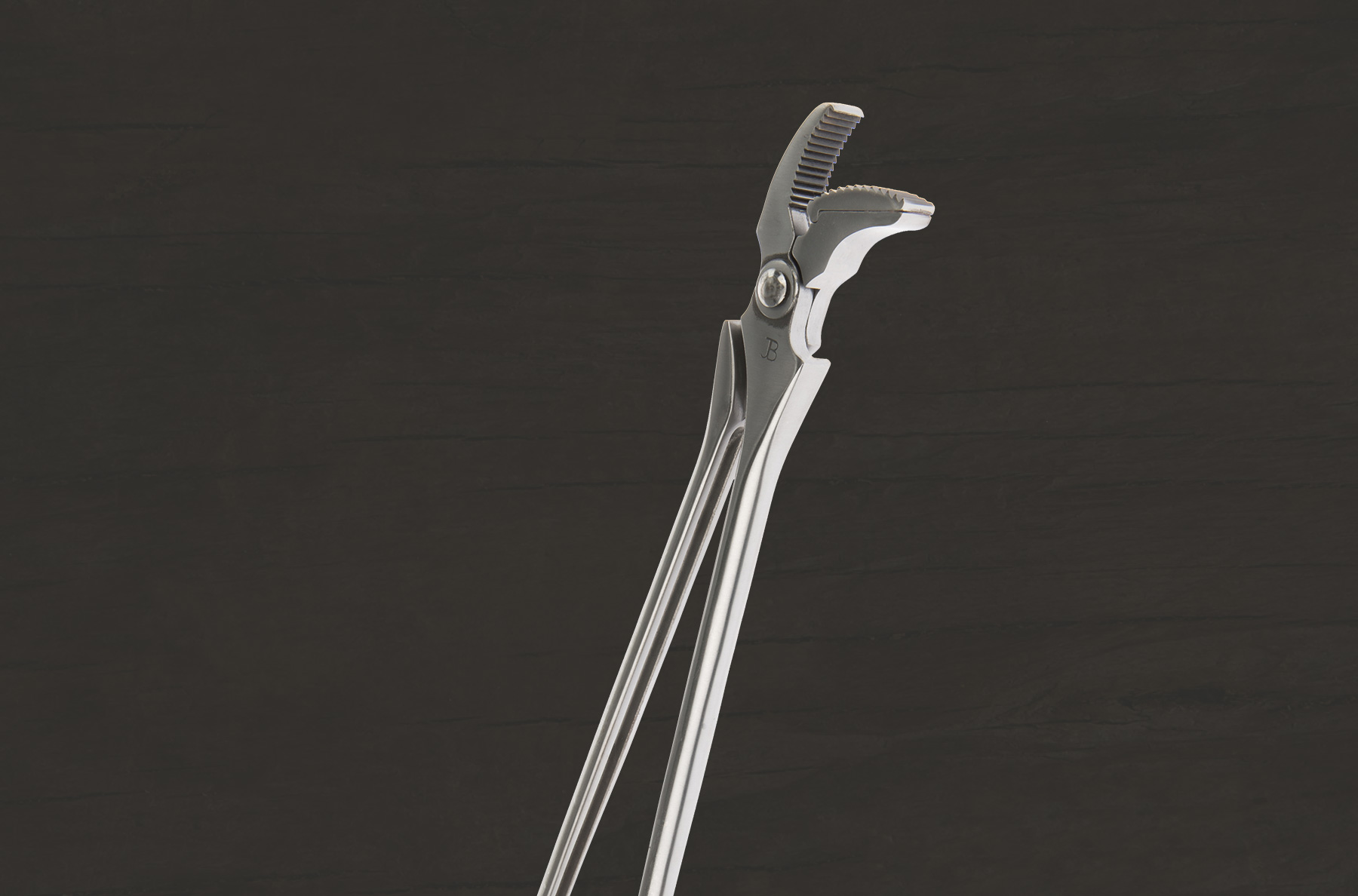 Jim Blurton Curved Jaw Clencher, visit the official Jim Blurton shop to buy online, horseshoes, farrier tools & accessories distributed worldwide.