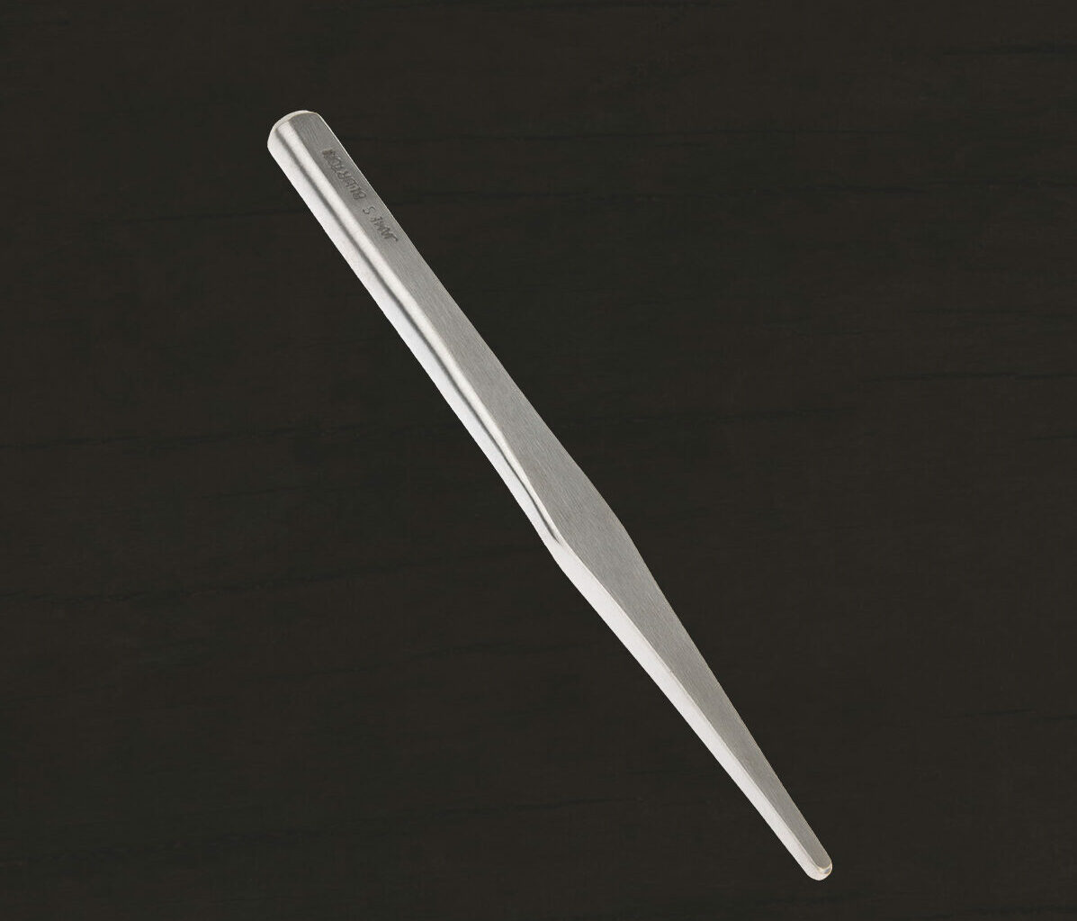 Jim Blurton Clipping Punch, visit the official Jim Blurton shop to buy online, horseshoes, farrier tools & accessories distributed worldwide.