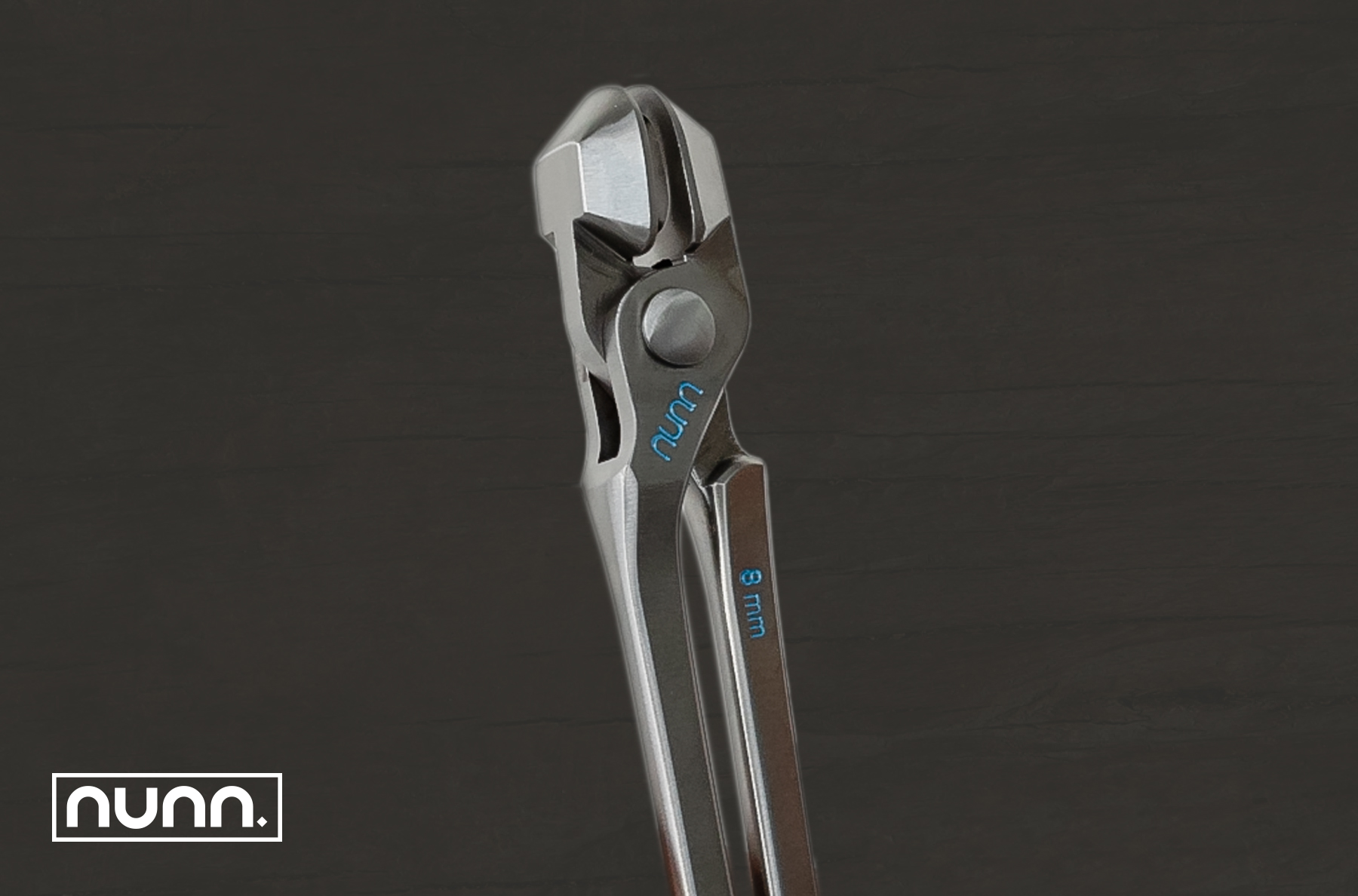 Nunn Tongs - visit the official Jim Blurton shop to buy online, horseshoes, farrier tools & accessories distributed worldwide.